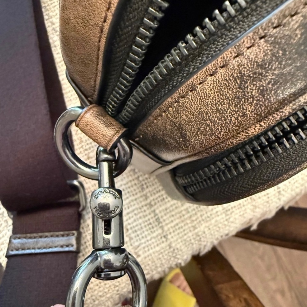 Coach Finlay in loved leather and signature canvas - Picture 3 of 10